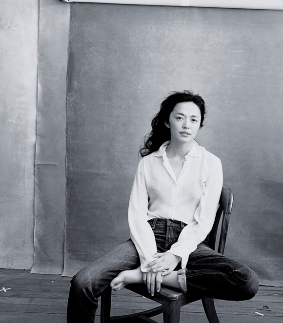 Yao Chen in Pirelli 2016 Calendar (Pic. Pirelli / Annie Leibovitz). Yao Chen in Pirelli 2016 Calendar (Pic. Pirelli / Annie Leibovitz).