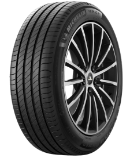 Close-up of the tread Michelin Primacy 4 205/55 R17 91 V S1
