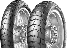 Close-up of the tread Metzeler Karoo Street 140/70-14 62 P Rear TL M/C