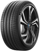 Close-up of the tread Michelin Pilot Sport EV 265/40 R20 104 H XL, AO