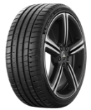 Close-up of the tread Michelin Pilot Sport 5 205/40 R17 84 Y XL, ZR