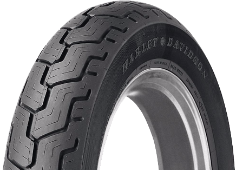 Close-up of the tread Dunlop D402 MU85 B16 77 H Rear TL